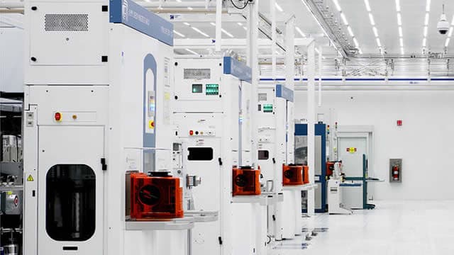 What to Expect in Markets This Week: AMD,âŊPalantir, Pharmaceutical & Tech Earnings; PrivateâSector Employment Report