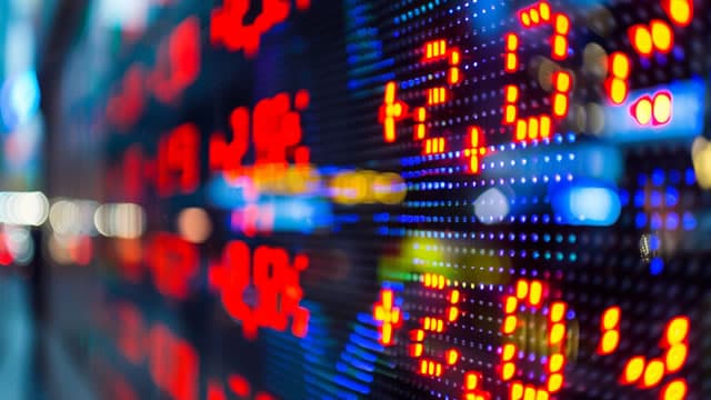 When the Macro Backdrop Favors Small Caps: LateâCycle Growth, Liquidity & Valuation Gaps